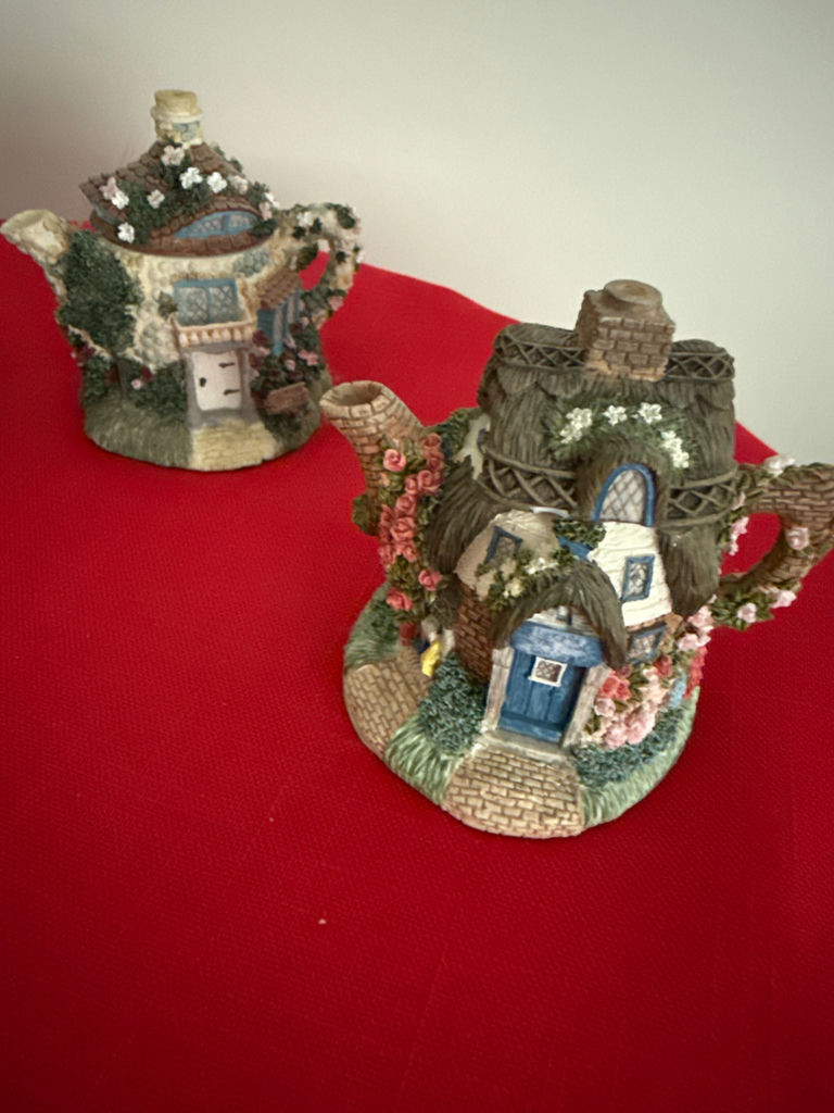 Lenox The Tea Garden Cottages miniature porcelain teapots - image 3 of 5