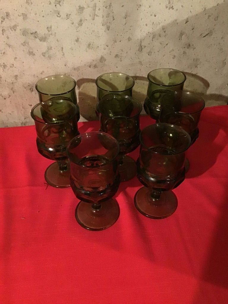 Set of green Stemmed Wine Glasses - image 1 of 2