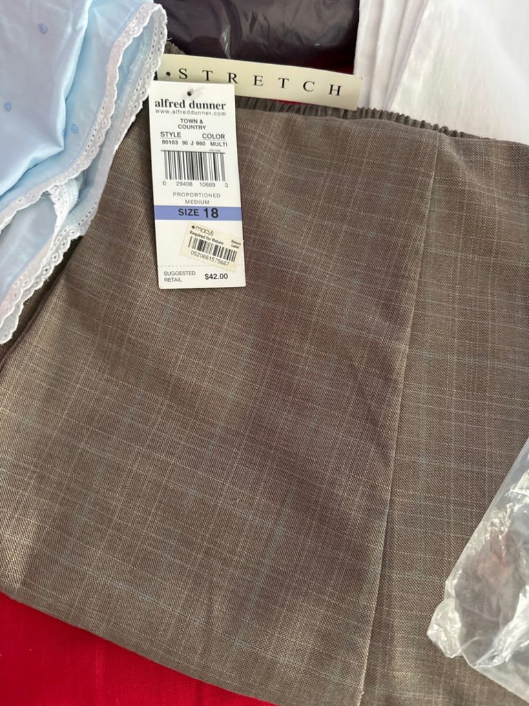 Assorted new clothing and textiles - image 5 of 7