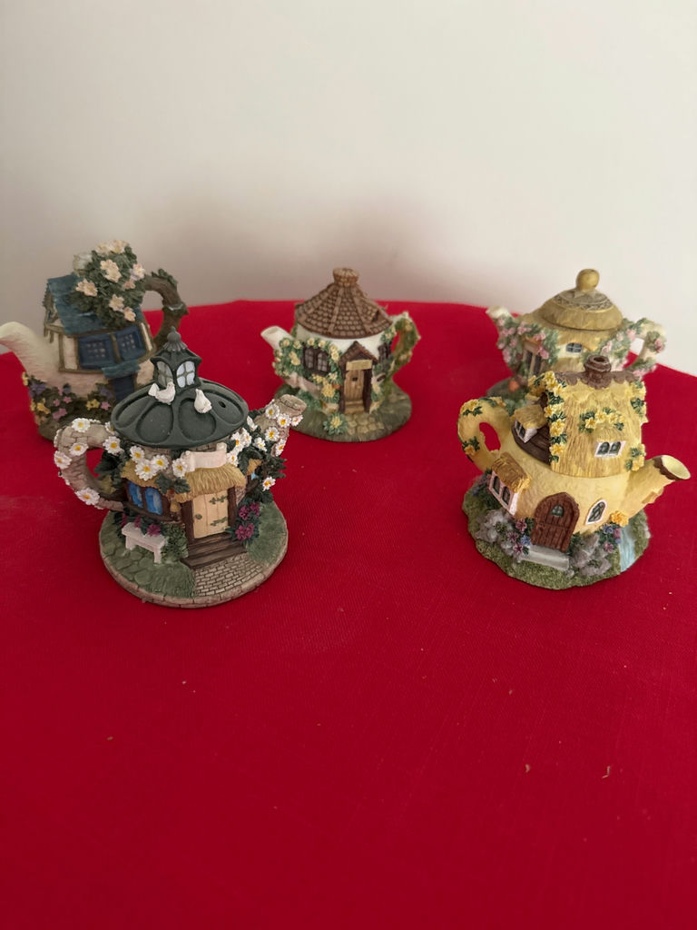 Lenox The Tea Garden Cottages figurine set - image 1 of 4