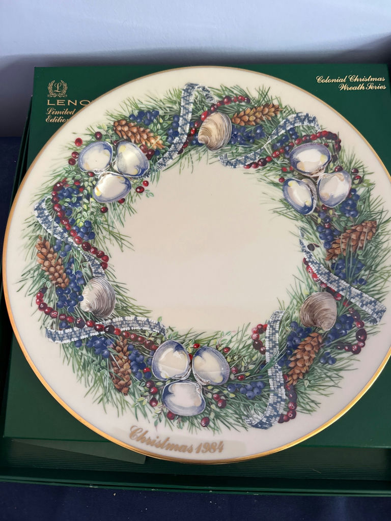 Lenox Colonial Christmas Wreath Collector Plates (1983) - image 3 of 5