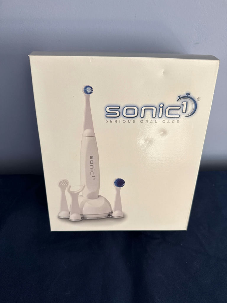 Sonicare electric toothbrush kit with multiple brush heads - image 1 of 2