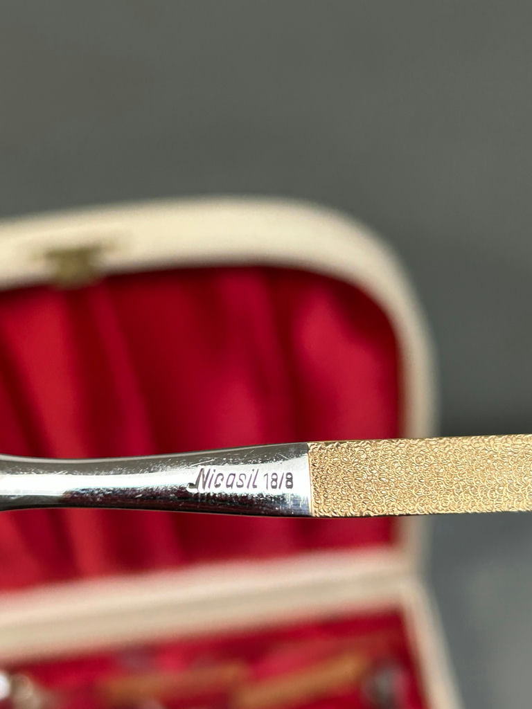 Nicasil Gold Crusted Handles Flatware 16 Pc - image 4 of 6