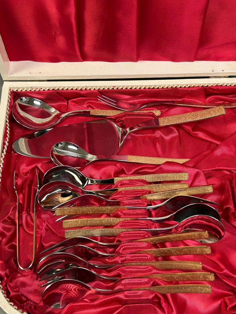Nicasil Gold Crusted Handles Flatware 16 Pc - image 2 of 6
