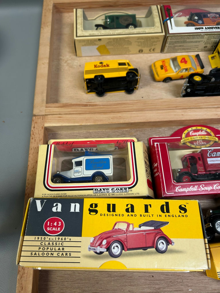 Diecast Model Vehicles 17 - image 5 of 8