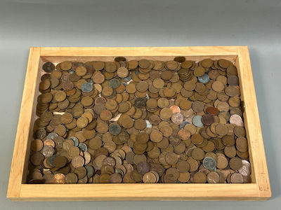 A Collection of Wheat Pennies 750 - Image 1 of 5