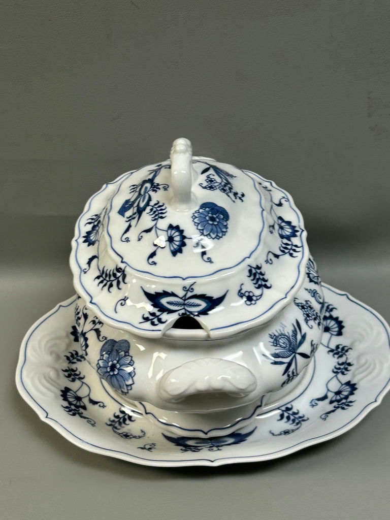 Blue Danube "Blue Onion" Soup Tureen  - image 6 of 6