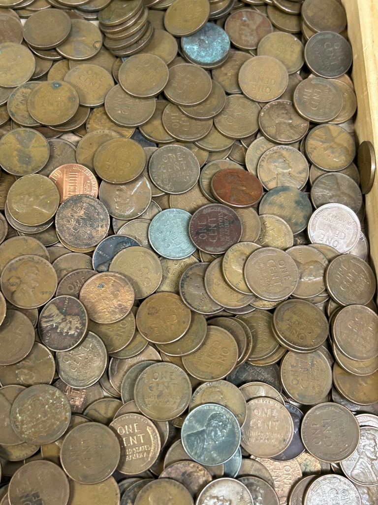 A Collection of Wheat Pennies 750 - image 4 of 5
