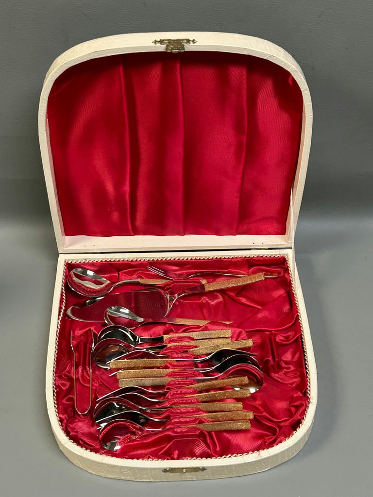 Nicasil Gold Crusted Handles Flatware 16 Pc - image 1 of 6