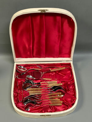 Nicasil Gold Crusted Handles Flatware 16 Pc - Image 1 of 6