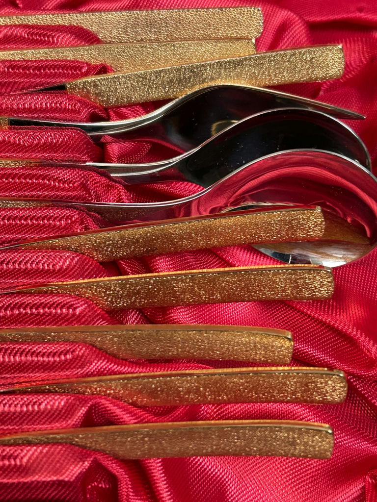 Nicasil Gold Crusted Handles Flatware 16 Pc - image 6 of 6