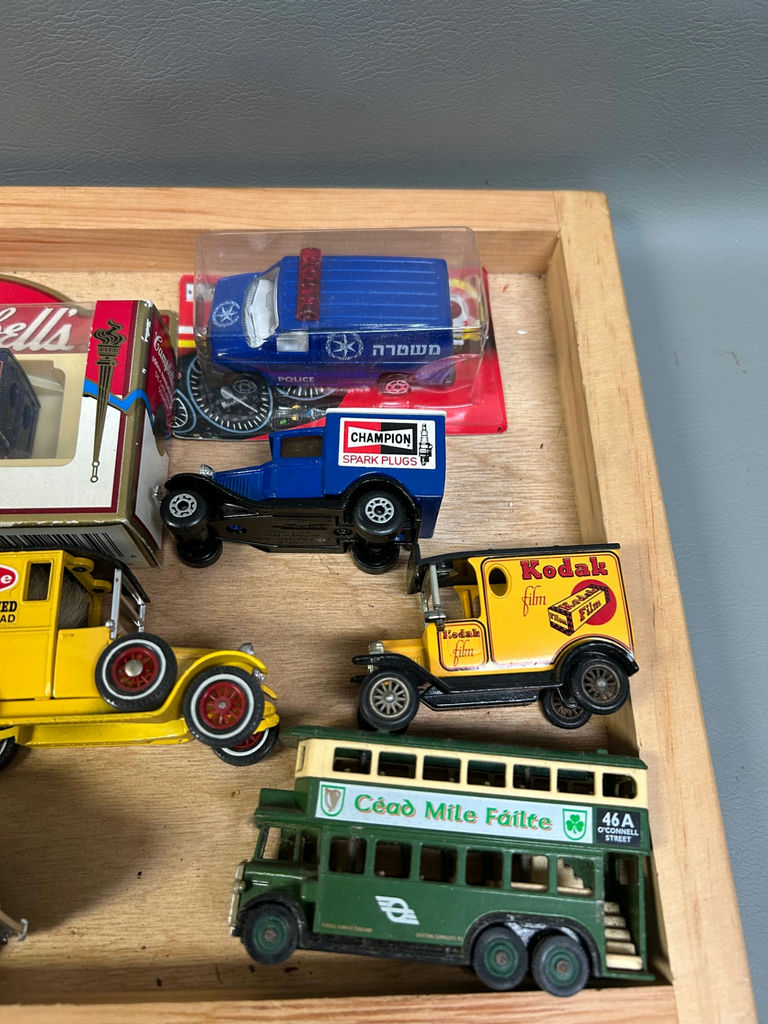 Diecast Model Vehicles 17 - image 7 of 8
