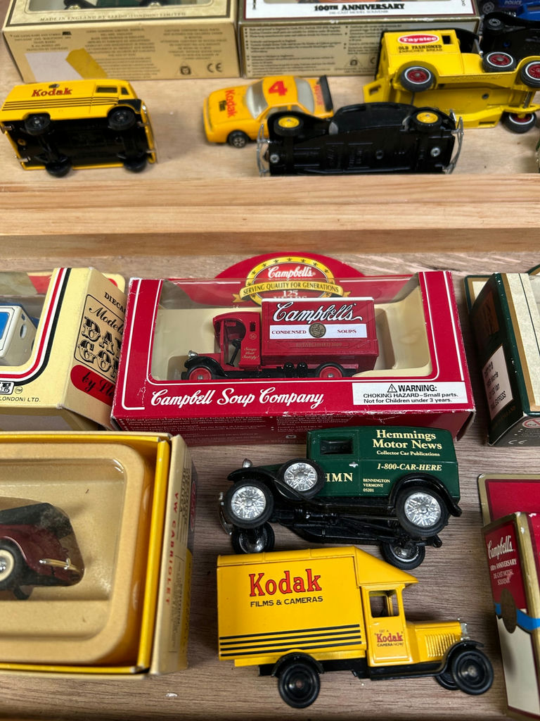 Diecast Model Vehicles 17 - image 3 of 8