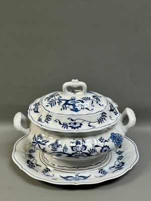 Blue Danube "Blue Onion" Soup Tureen - Image 1 of 6