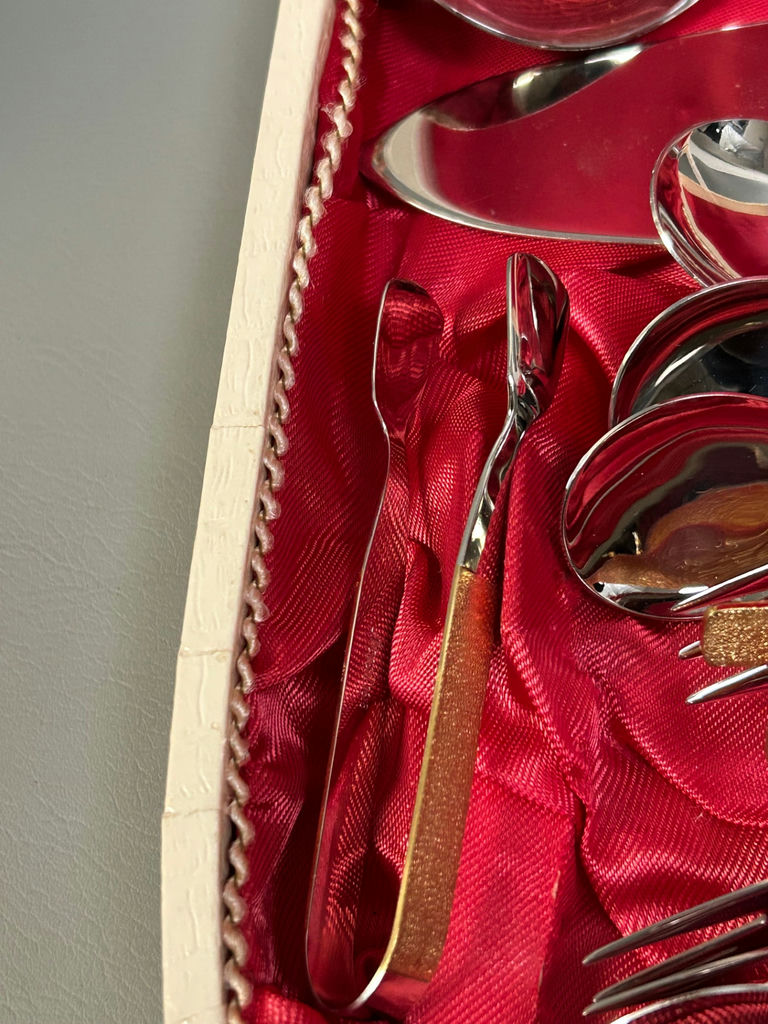 Nicasil Gold Crusted Handles Flatware 16 Pc - image 3 of 6
