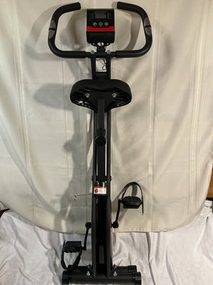 Compact upright stationary bike - Image 1 of 3