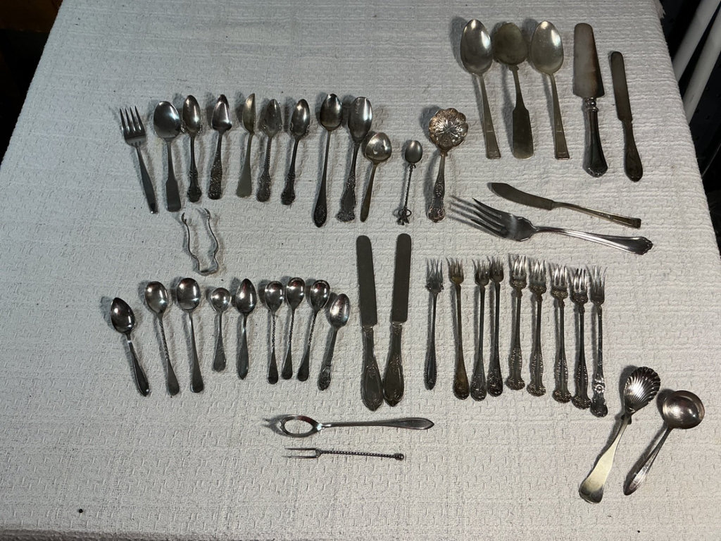 Assorted vintage silverware set - image 1 of 12