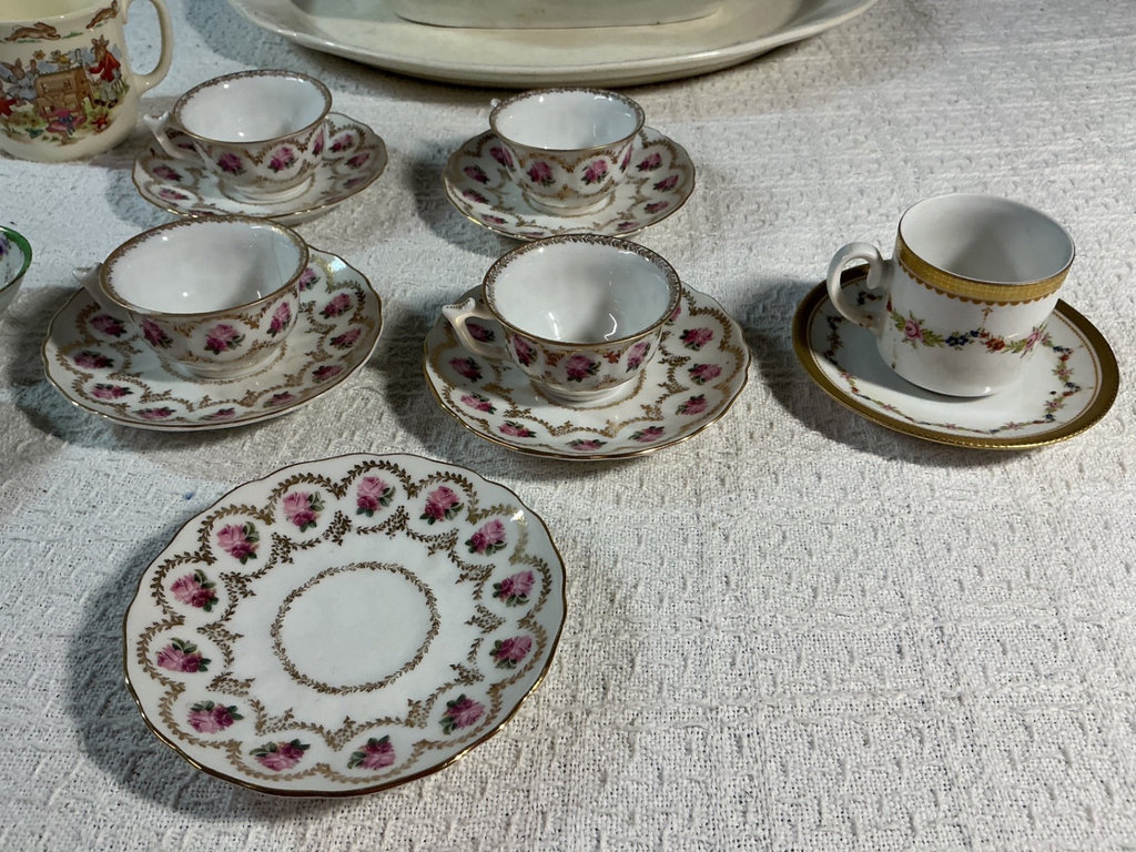 Porcelain teaware sets and more - image 12 of 15