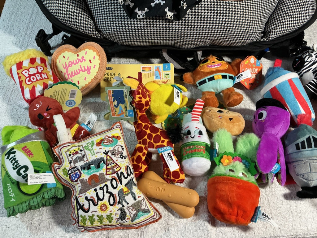  Pup Saver pet car seat with plush toys - image 6 of 6