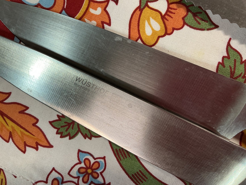 Cast-iron pizza pan, four kitchen knives, cookbooks, and decorative textiles - image 1 of 6
