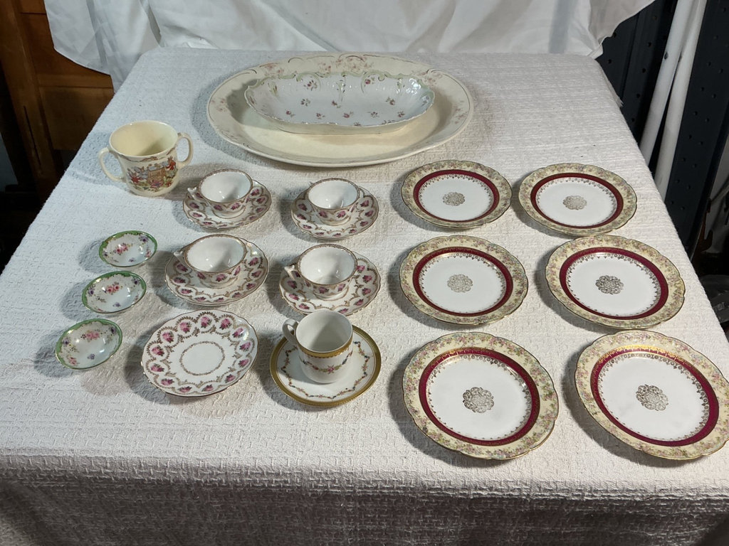 Porcelain teaware sets and more - image 1 of 15