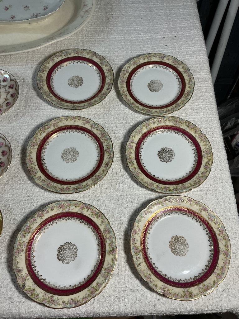 Porcelain teaware sets and more - image 7 of 15