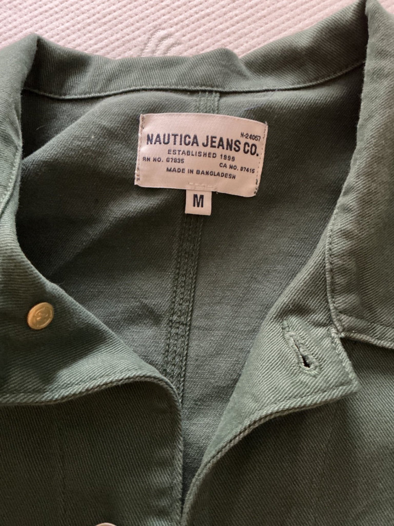 Women’s jackets, hat, gloves, and Nike sneakers - image 6 of 11