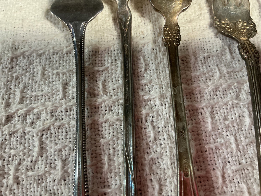 Assorted vintage silverware set - image 9 of 12