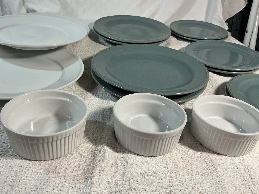 Teal and white ceramic dinnerware set with white ramekins - image 3 of 7