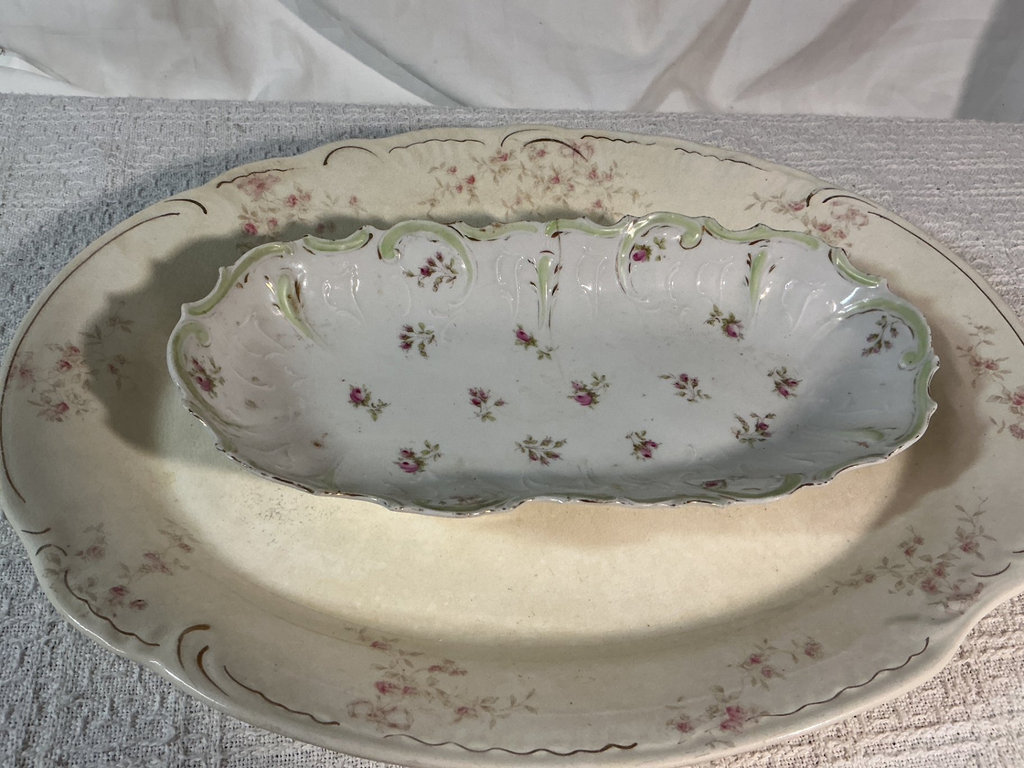 Porcelain teaware sets and more - image 8 of 15