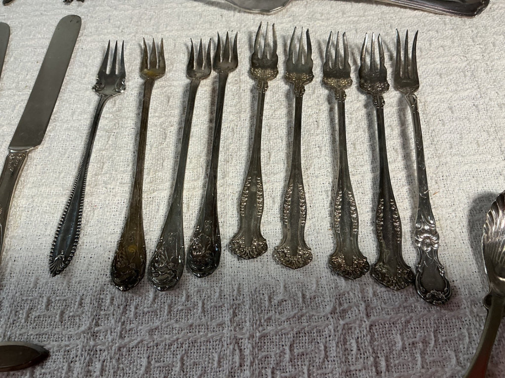 Assorted vintage silverware set - image 6 of 12