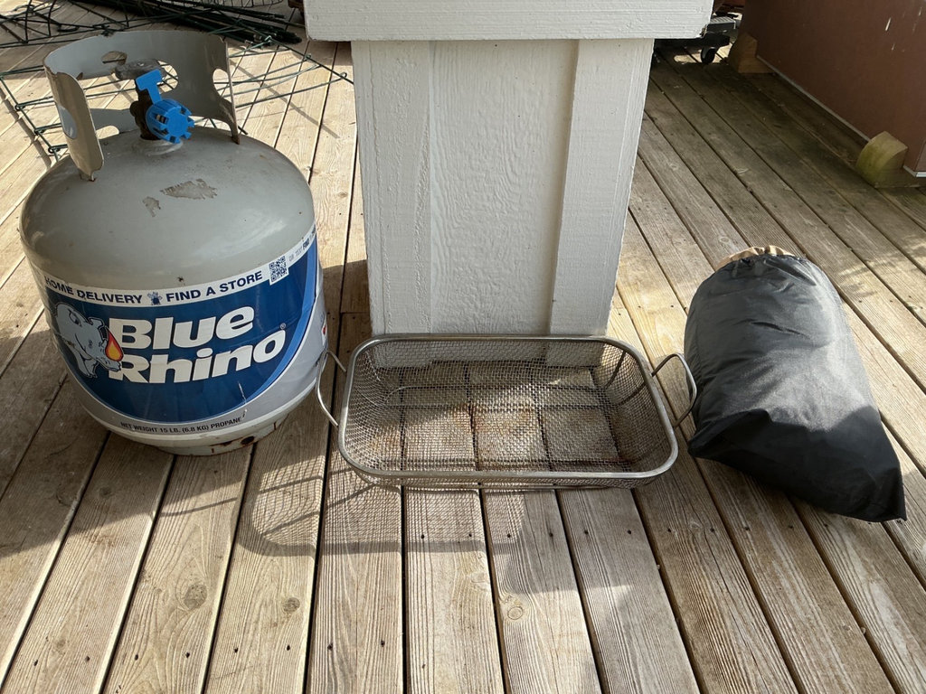 Propane tank, barbecue cover - image 2 of 5