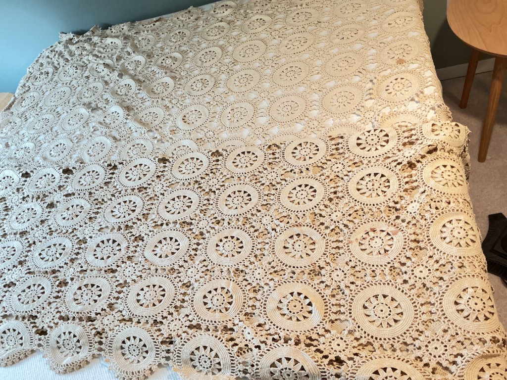 Antique Cream crochet lace bedspread with circular motifs - image 2 of 3