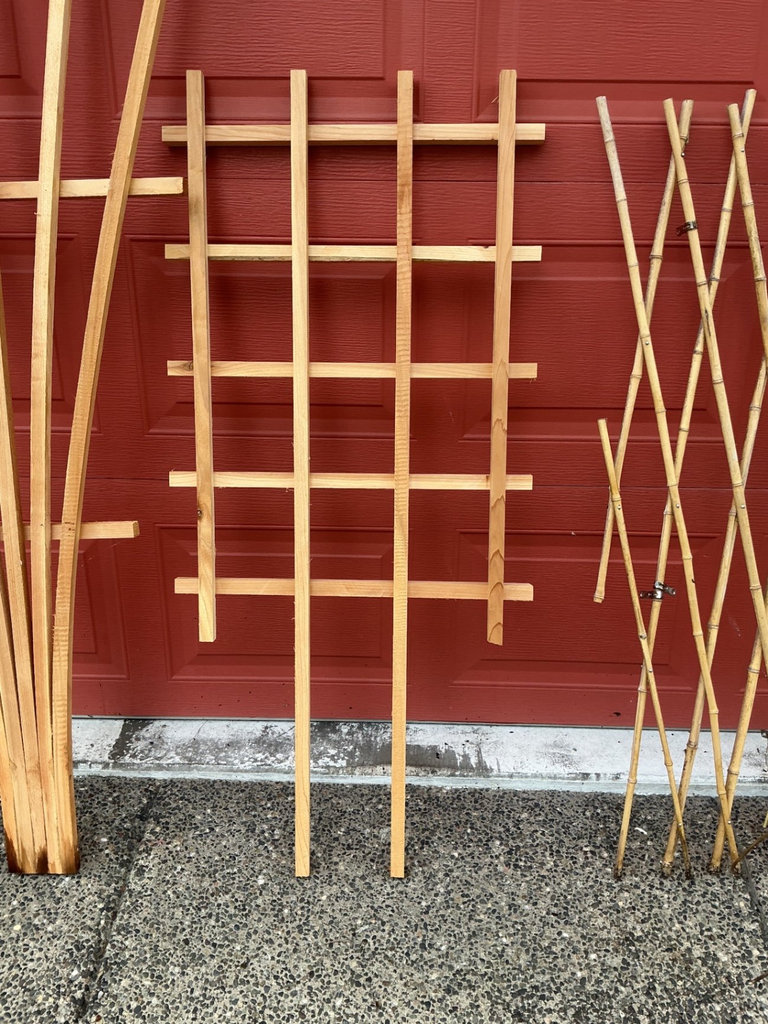Trellises, solar lights  - image 5 of 7