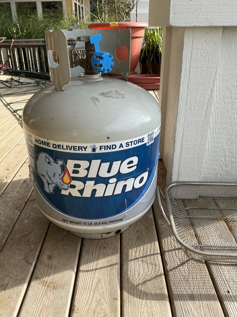 Propane tank, barbecue cover - image 1 of 5