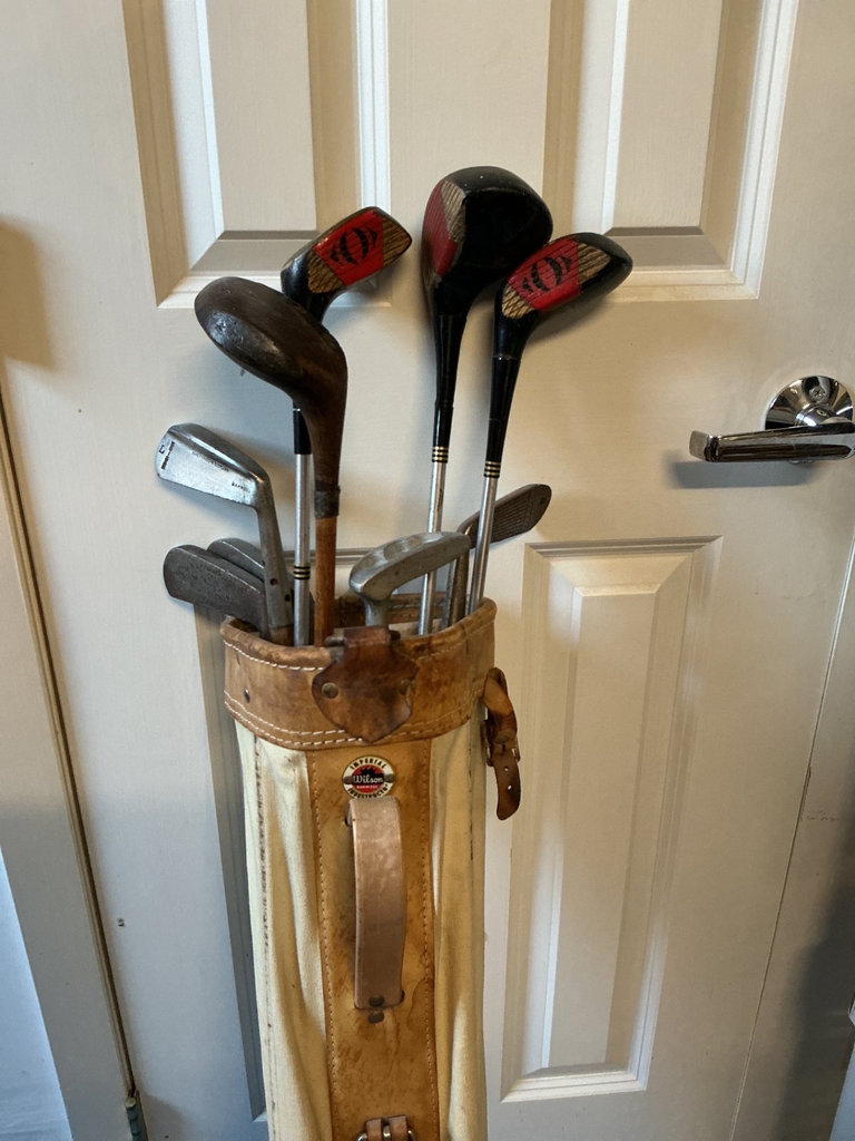 Vintage golf bag with clubs - image 9 of 11