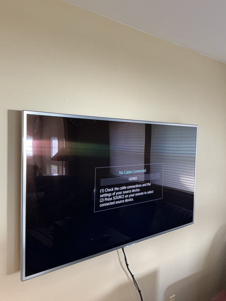 Samsung 60-inch TV with wall mount - image 1 of 4