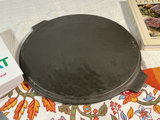 Cast-iron pizza pan, four kitchen knives, cookbooks, and decorative textiles - thumbnail 4 of 6
