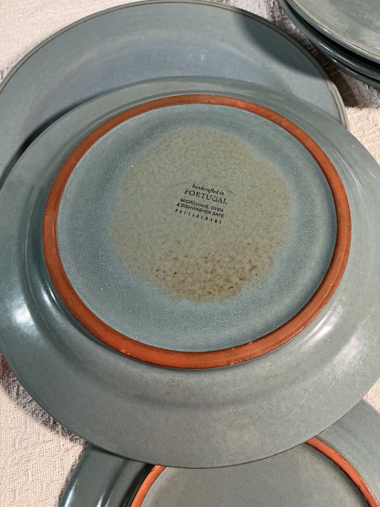 Teal and white ceramic dinnerware set with white ramekins - image 5 of 7