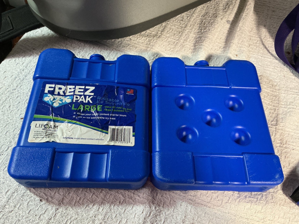 Gray YETI insulated tote bag with ice packs, lunch tote - image 4 of 6