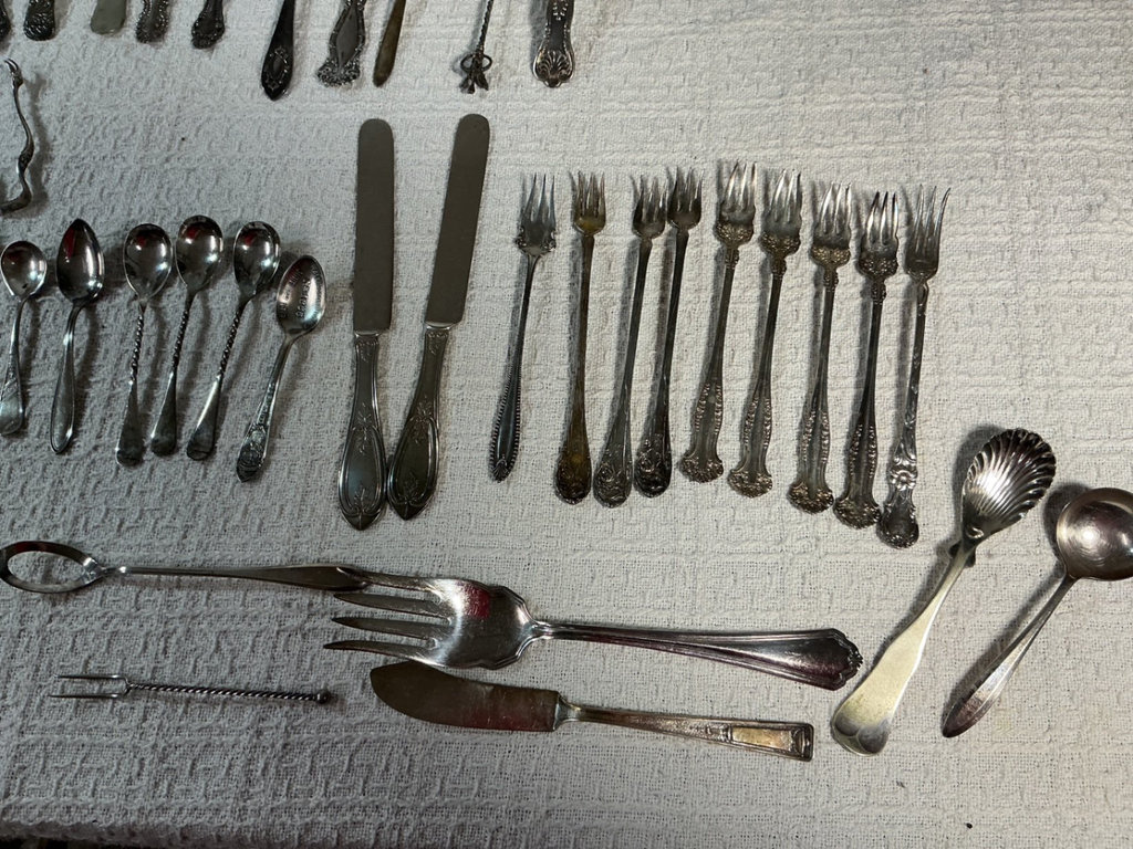 Assorted vintage silverware set - image 7 of 12