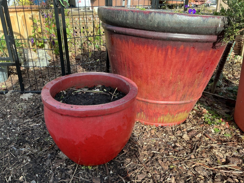 Six outdoor planters - image 4 of 10