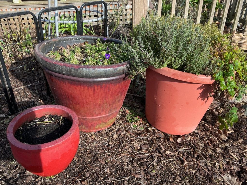 Six outdoor planters - image 1 of 10