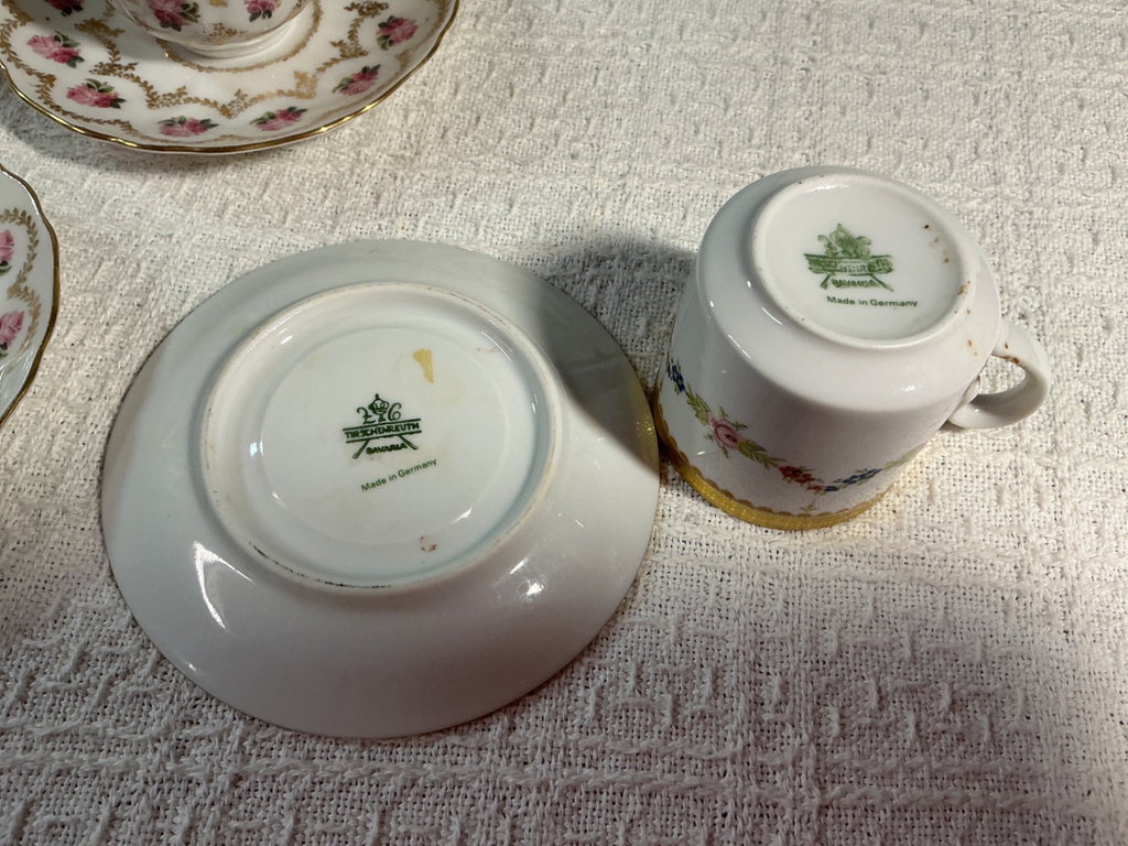Porcelain teaware sets and more - image 10 of 15
