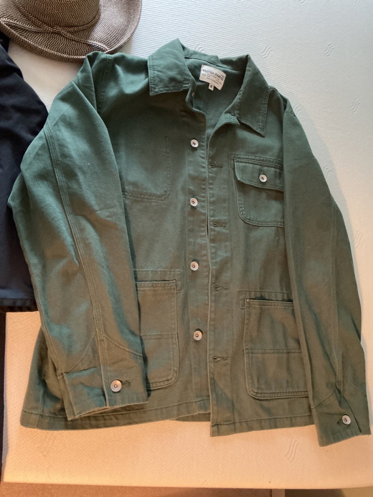 Women’s jackets, hat, gloves, and Nike sneakers - image 5 of 11