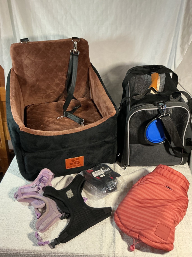 Dog accessories and travel gear set - image 1 of 5