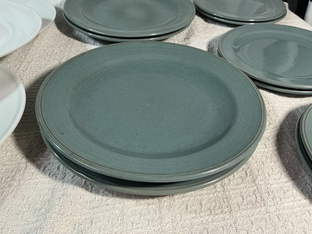 Teal and white ceramic dinnerware set with white ramekins - image 6 of 7