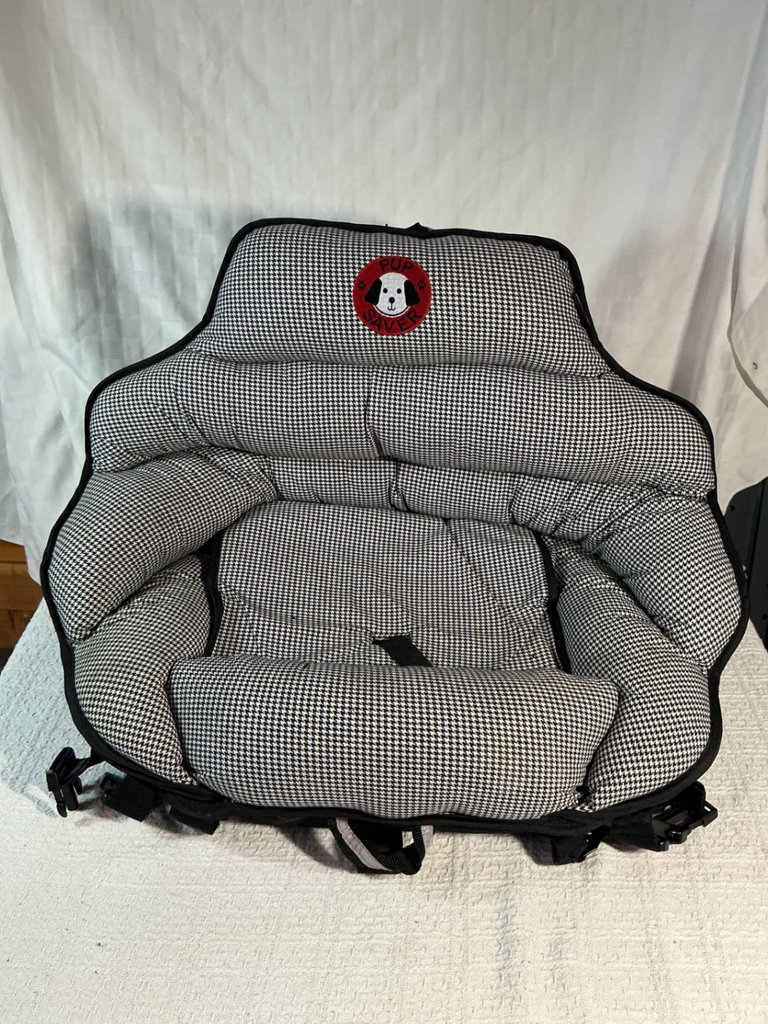  Pup Saver pet car seat with plush toys - image 5 of 6