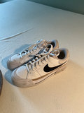 Women’s jackets, hat, gloves, and Nike sneakers - thumbnail 11 of 11