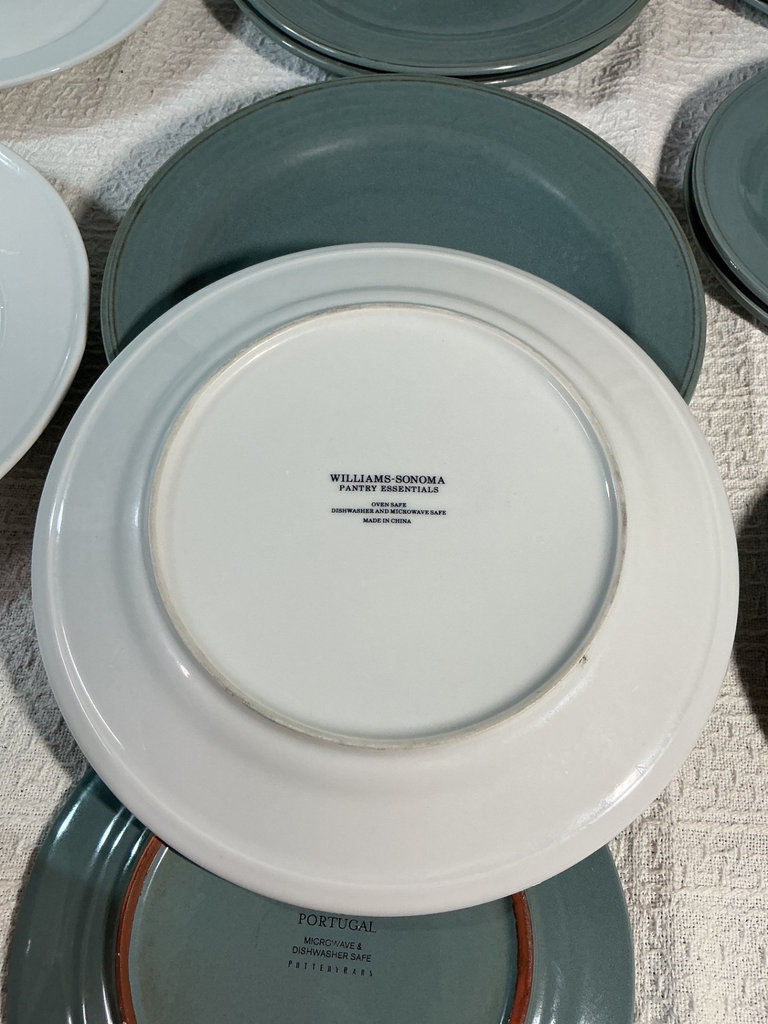 Teal and white ceramic dinnerware set with white ramekins - image 7 of 7